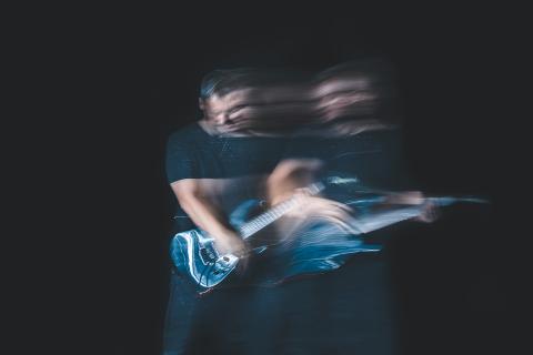 MØL af Rolf Meldgaard