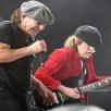 AC/DC udskyder turne